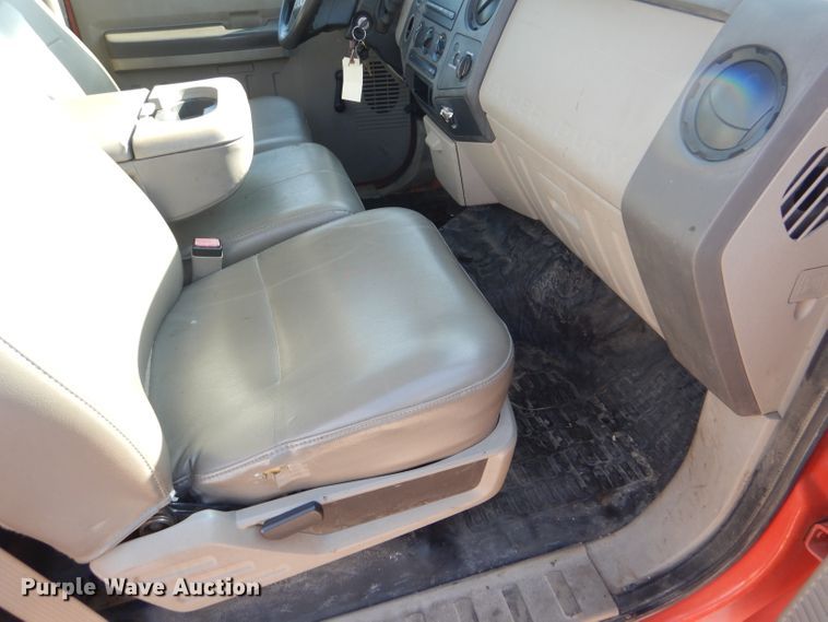 image for item DE4339 2008 Ford F250 Super Duty pickup truck