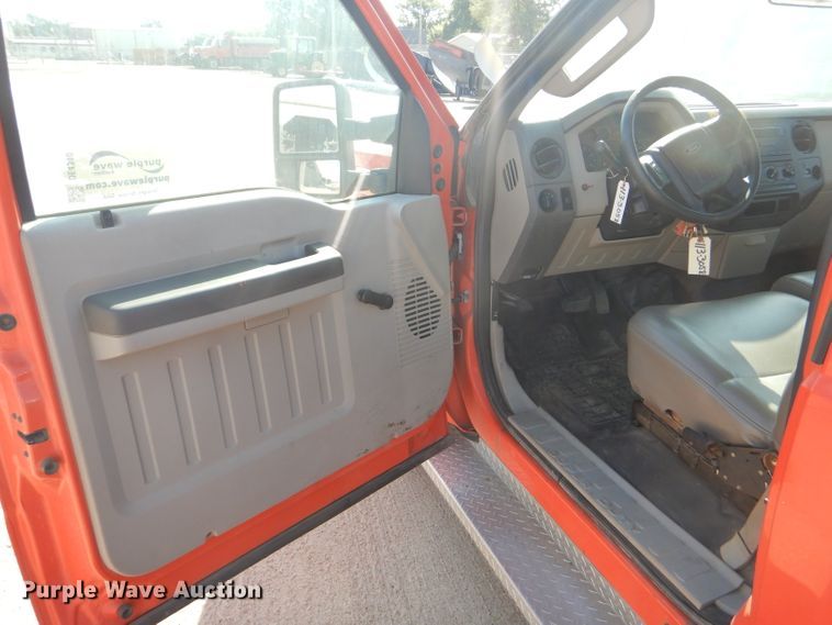 image for item DE4340 2008 Ford F250 Super Duty pickup truck