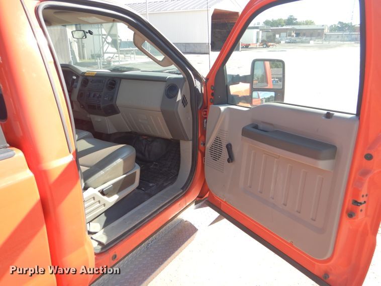 image for item DE4340 2008 Ford F250 Super Duty pickup truck