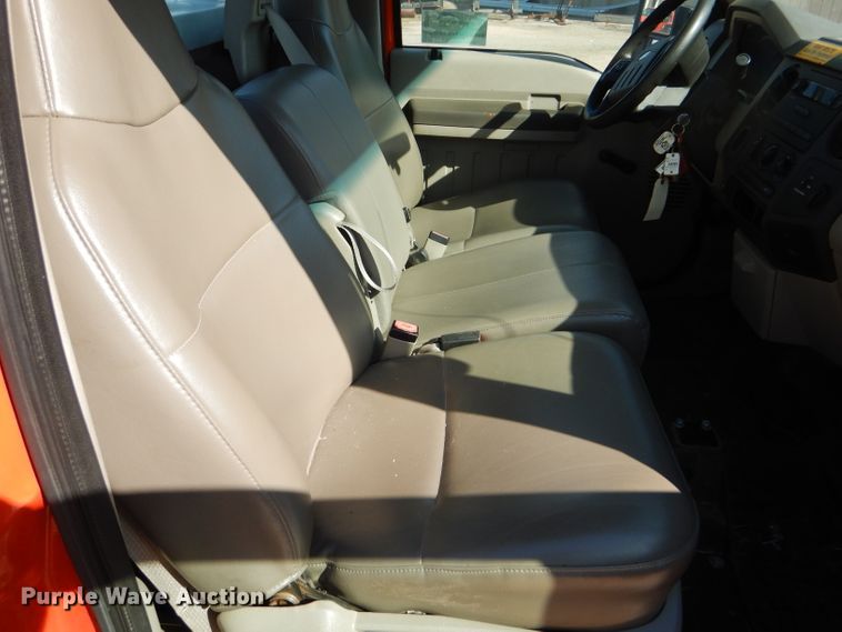 image for item DE4340 2008 Ford F250 Super Duty pickup truck