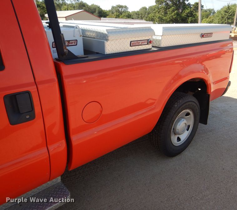 image for item DE4340 2008 Ford F250 Super Duty pickup truck