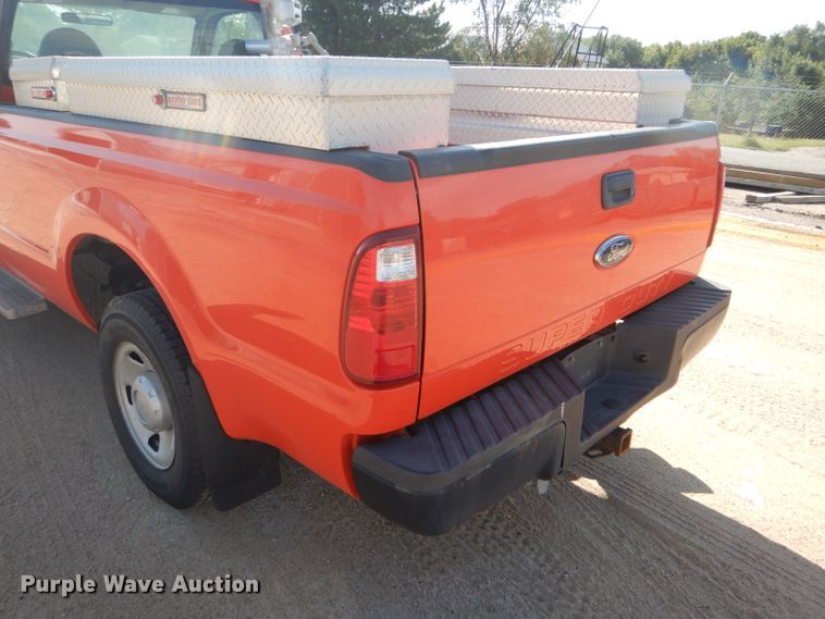 image for item DE4340 2008 Ford F250 Super Duty pickup truck