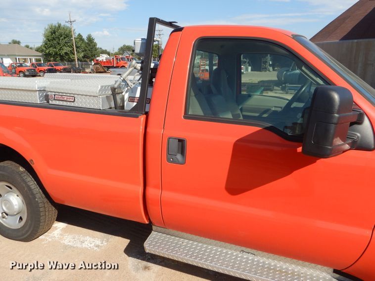 image for item DE4340 2008 Ford F250 Super Duty pickup truck
