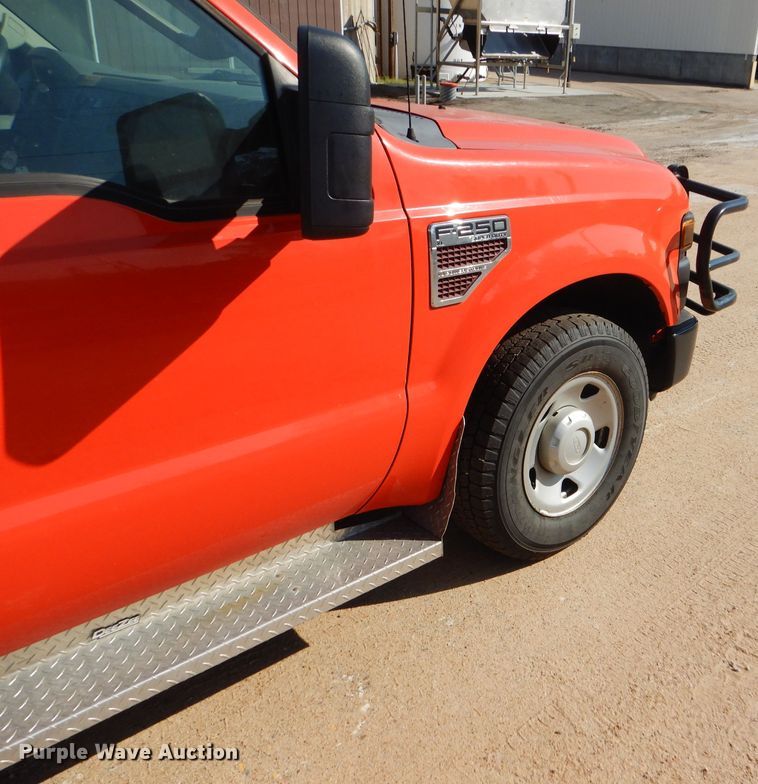 image for item DE4340 2008 Ford F250 Super Duty pickup truck