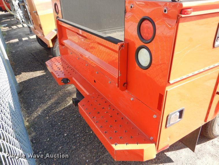 image for item DE4341 2015 Ford F250 Super Duty utility bed pickup truck