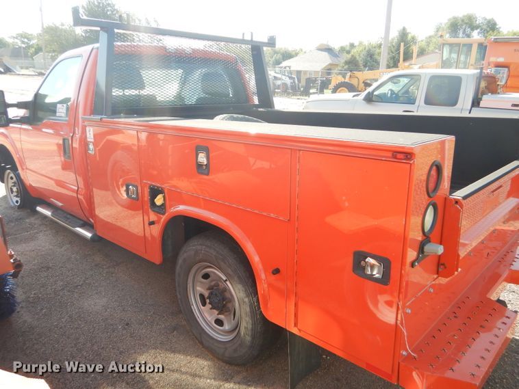 image for item DE4341 2015 Ford F250 Super Duty utility bed pickup truck