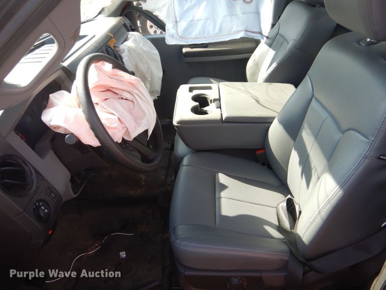 image for item DE4341 2015 Ford F250 Super Duty utility bed pickup truck