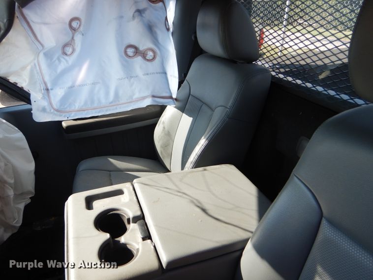 image for item DE4341 2015 Ford F250 Super Duty utility bed pickup truck