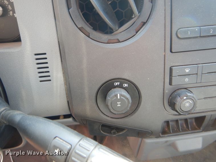 image for item DE4341 2015 Ford F250 Super Duty utility bed pickup truck