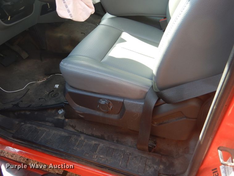 image for item DE4341 2015 Ford F250 Super Duty utility bed pickup truck