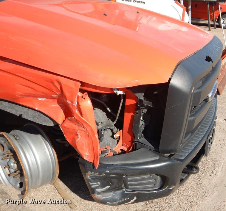 image for item DE4341 2015 Ford F250 Super Duty utility bed pickup truck