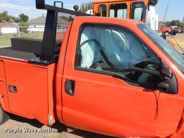 image for item DE4341 2015 Ford F250 Super Duty utility bed pickup truck