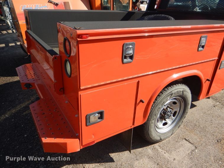 image for item DE4341 2015 Ford F250 Super Duty utility bed pickup truck