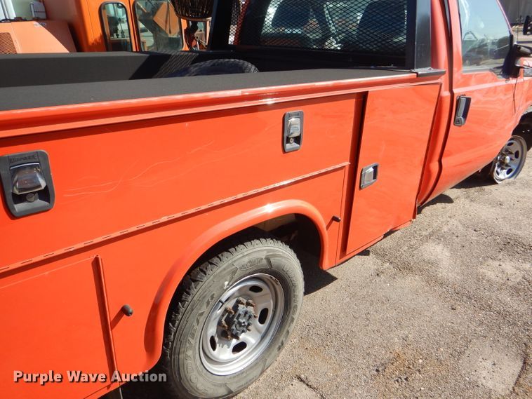 image for item DE4341 2015 Ford F250 Super Duty utility bed pickup truck