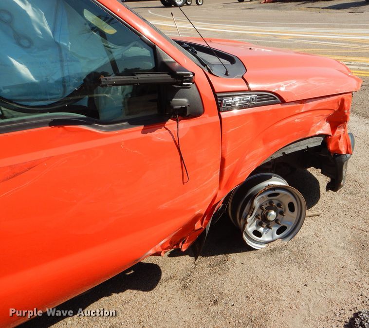 image for item DE4341 2015 Ford F250 Super Duty utility bed pickup truck