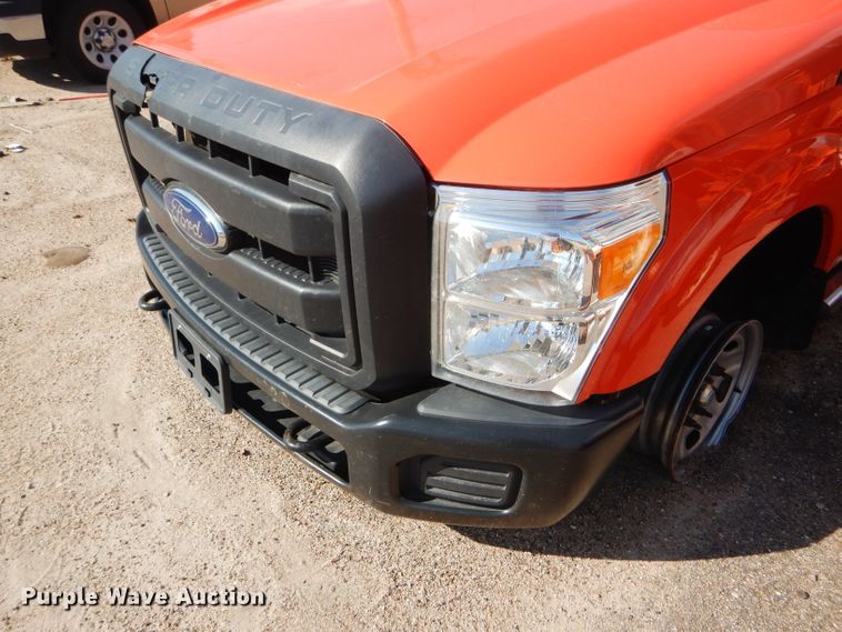 image for item DE4341 2015 Ford F250 Super Duty utility bed pickup truck