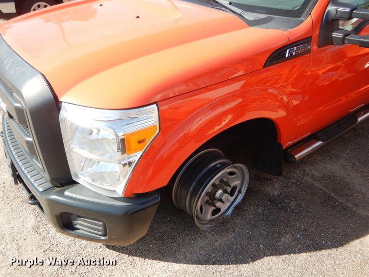 image for item DE4341 2015 Ford F250 Super Duty utility bed pickup truck