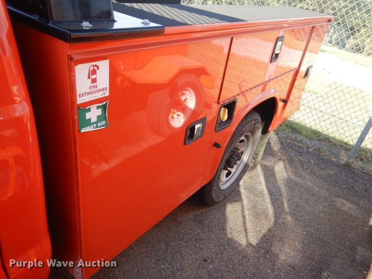 image for item DE4341 2015 Ford F250 Super Duty utility bed pickup truck