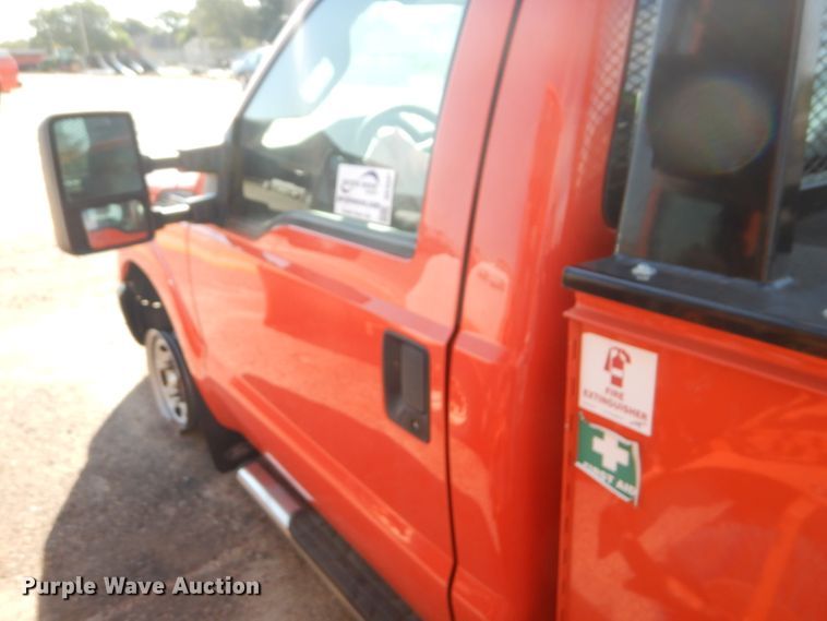 image for item DE4341 2015 Ford F250 Super Duty utility bed pickup truck