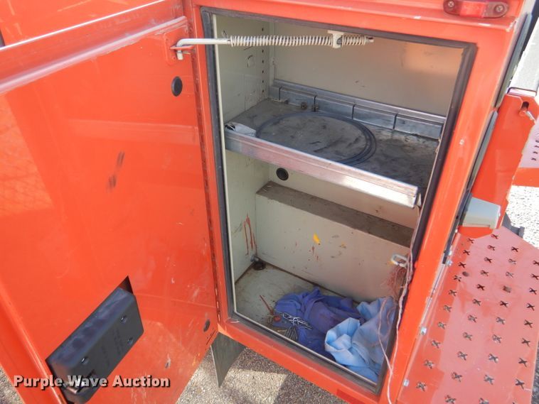 image for item DE4341 2015 Ford F250 Super Duty utility bed pickup truck