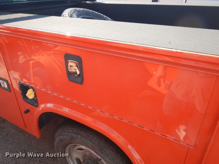 image for item DE4341 2015 Ford F250 Super Duty utility bed pickup truck