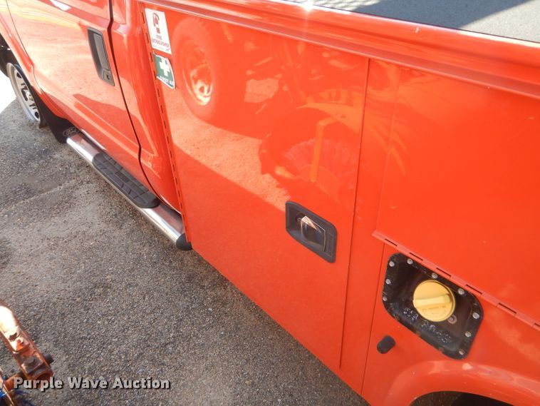 image for item DE4341 2015 Ford F250 Super Duty utility bed pickup truck