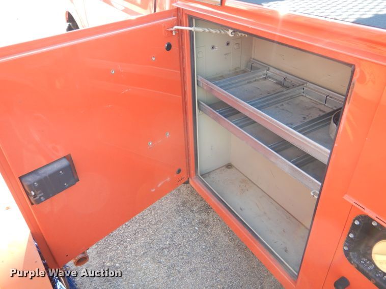 image for item DE4341 2015 Ford F250 Super Duty utility bed pickup truck