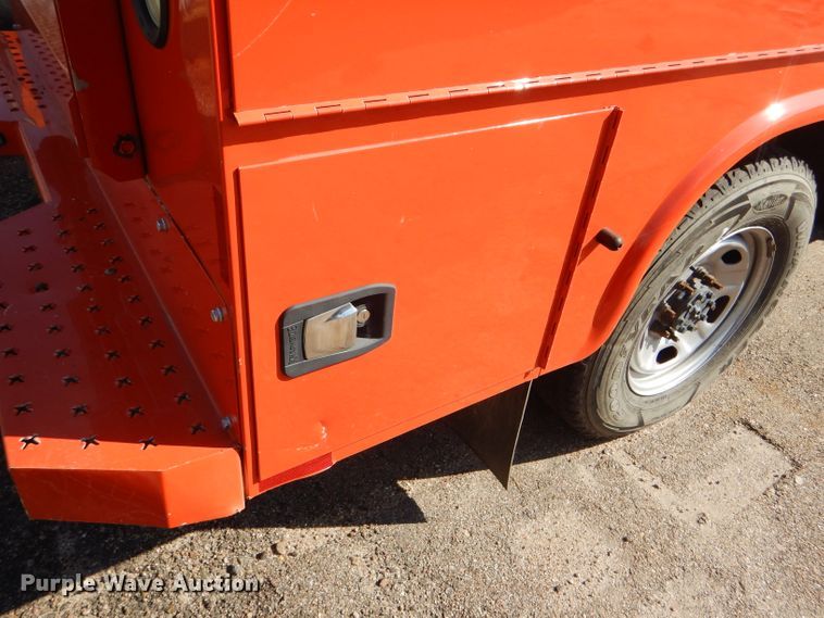 image for item DE4341 2015 Ford F250 Super Duty utility bed pickup truck