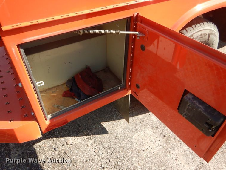 image for item DE4341 2015 Ford F250 Super Duty utility bed pickup truck