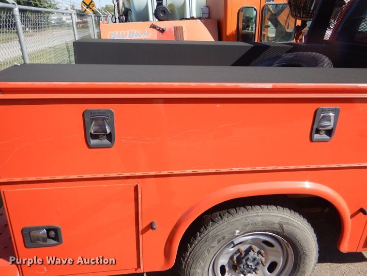 image for item DE4341 2015 Ford F250 Super Duty utility bed pickup truck