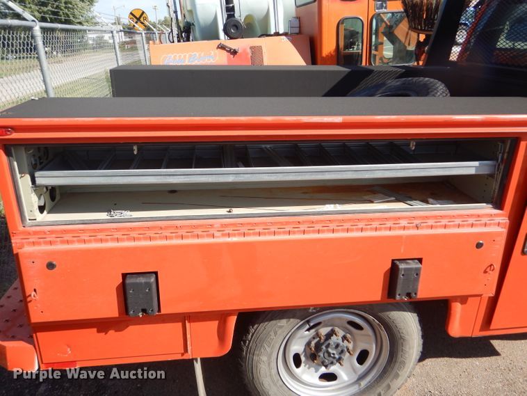 image for item DE4341 2015 Ford F250 Super Duty utility bed pickup truck