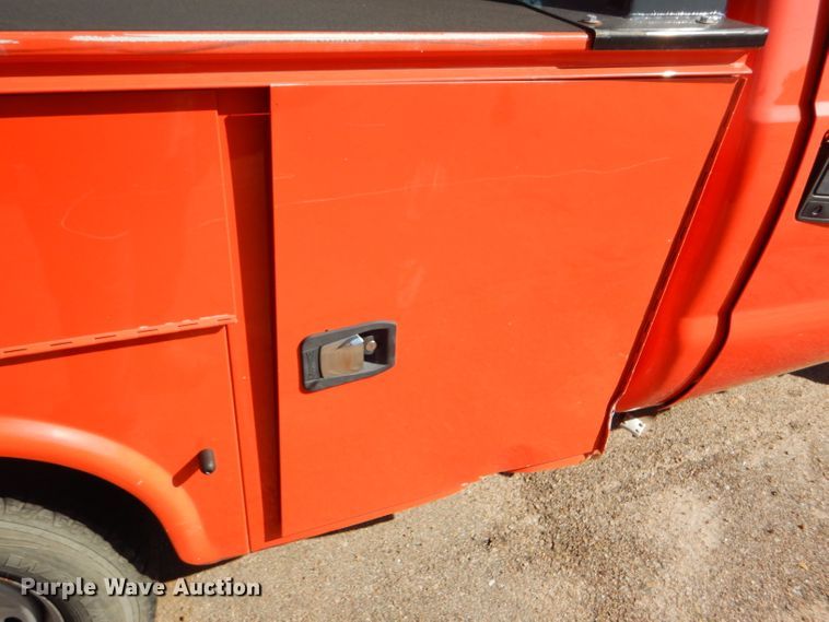 image for item DE4341 2015 Ford F250 Super Duty utility bed pickup truck