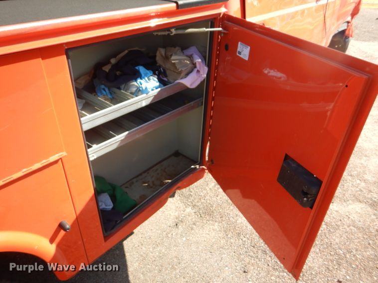 image for item DE4341 2015 Ford F250 Super Duty utility bed pickup truck