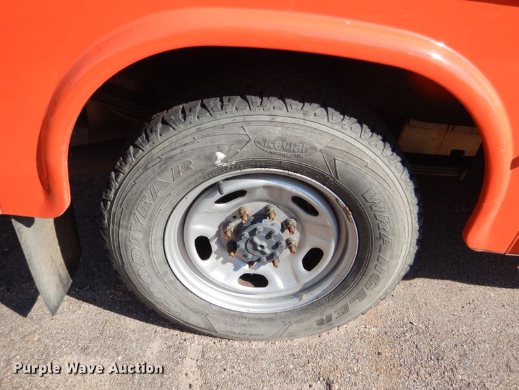 image for item DE4341 2015 Ford F250 Super Duty utility bed pickup truck