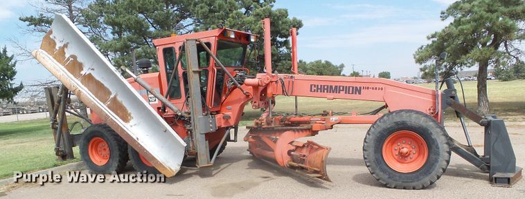 image for item DG0197 2001 Champion 710A motor grader