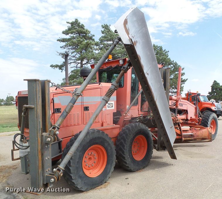 image for item DG0197 2001 Champion 710A motor grader