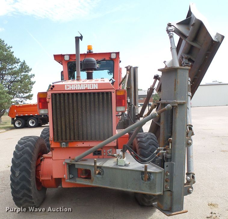 image for item DG0197 2001 Champion 710A motor grader