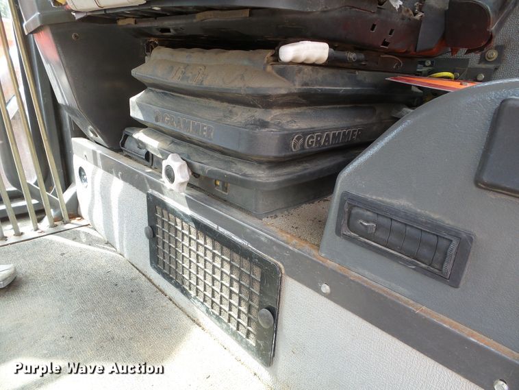 image for item DG0197 2001 Champion 710A motor grader