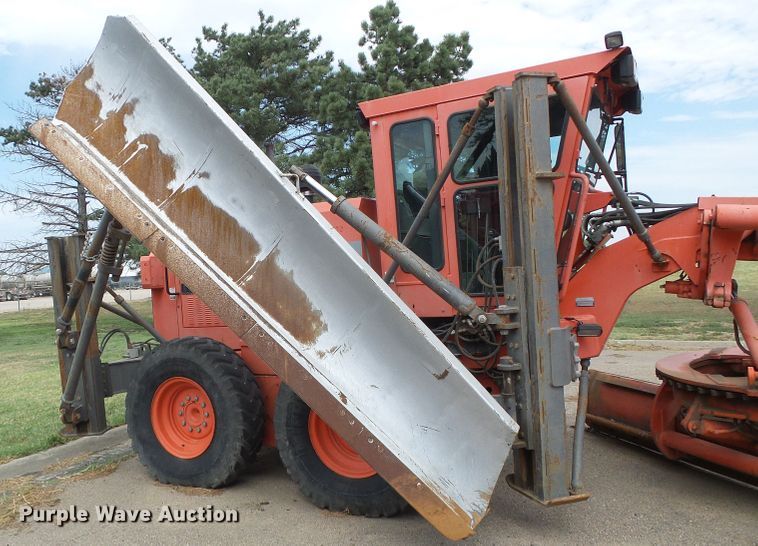 image for item DG0197 2001 Champion 710A motor grader