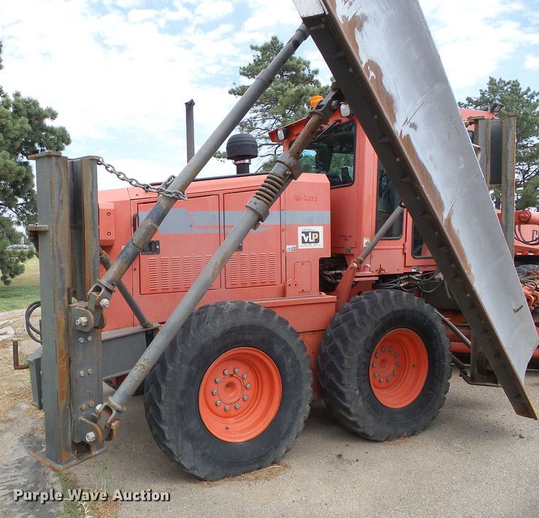 image for item DG0197 2001 Champion 710A motor grader