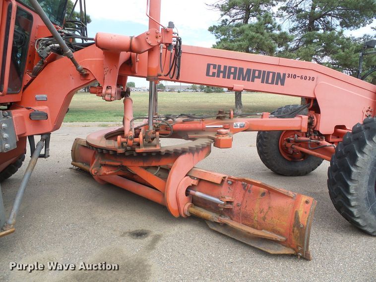 image for item DG0197 2001 Champion 710A motor grader