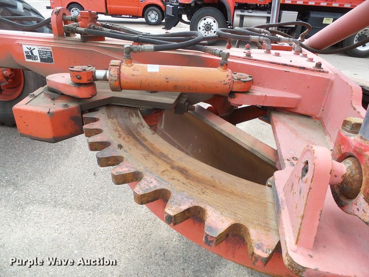 image for item DG0197 2001 Champion 710A motor grader