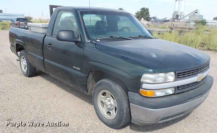 image for item DG0201 2002 Chevrolet Silverado 1500 pickup truck