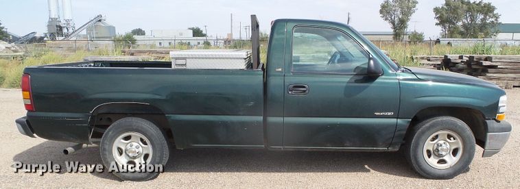 image for item DG0201 2002 Chevrolet Silverado 1500 pickup truck