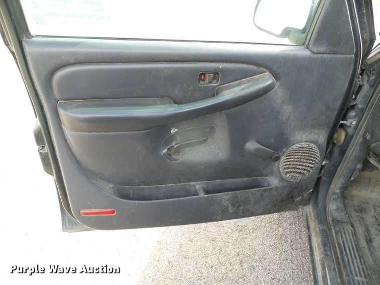 image for item DG0201 2002 Chevrolet Silverado 1500 pickup truck