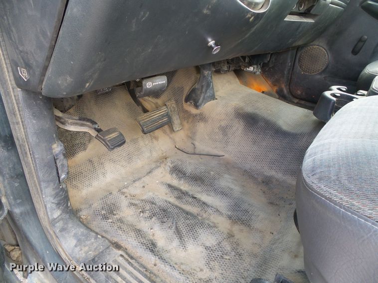 image for item DG0201 2002 Chevrolet Silverado 1500 pickup truck