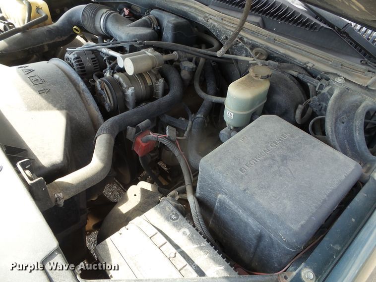 image for item DG0201 2002 Chevrolet Silverado 1500 pickup truck