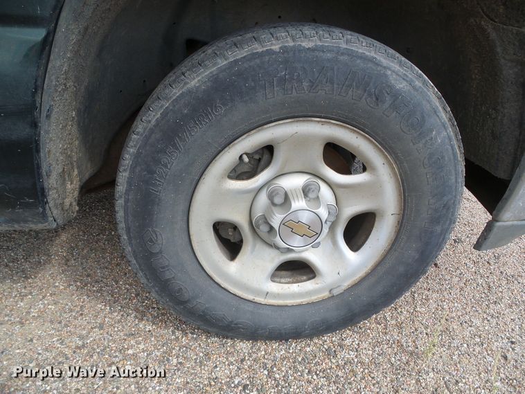 image for item DG0201 2002 Chevrolet Silverado 1500 pickup truck