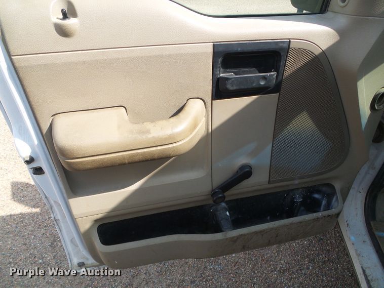 image for item DG0203 2007 Ford F150 XL pickup truck