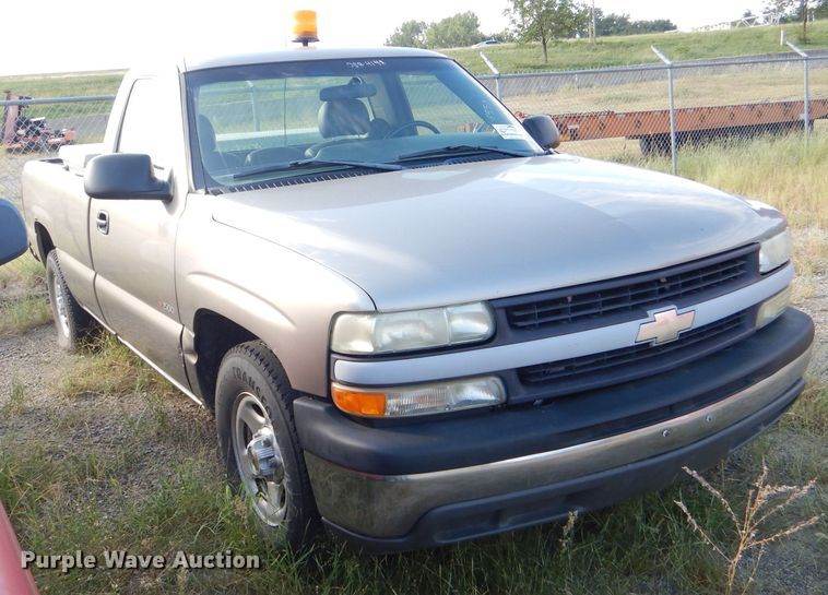 image for item DI2515 2002 Chevrolet Silverado 1500 pickup truck
